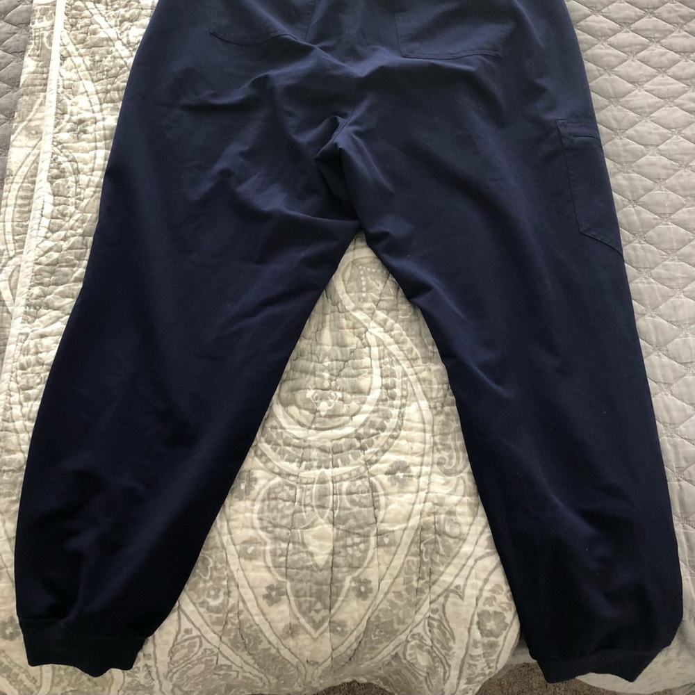 Figs XL regular Zamora bottoms.